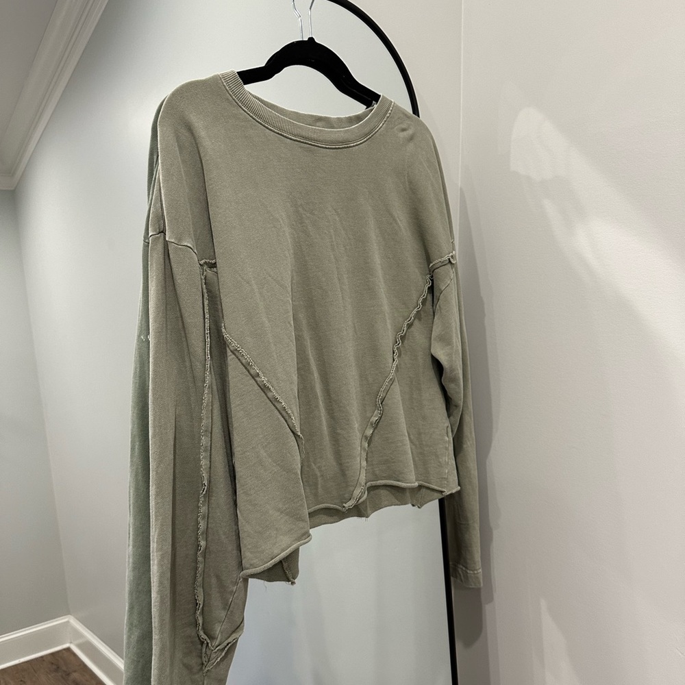 Long sleeve crop fitted top